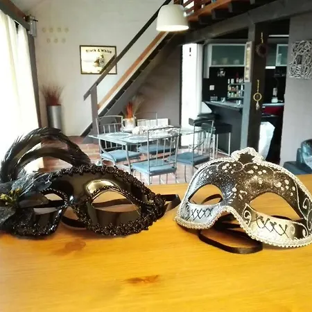 Maison Au Calme Dans Un Domaine Boise Hastiere-par-dela