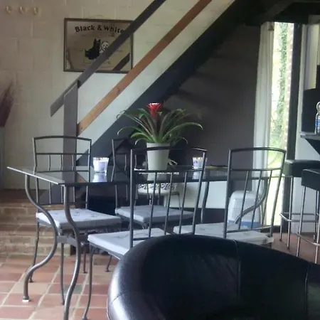 Prázdninový dům Maison Au Calme Dans Un Domaine Boise *