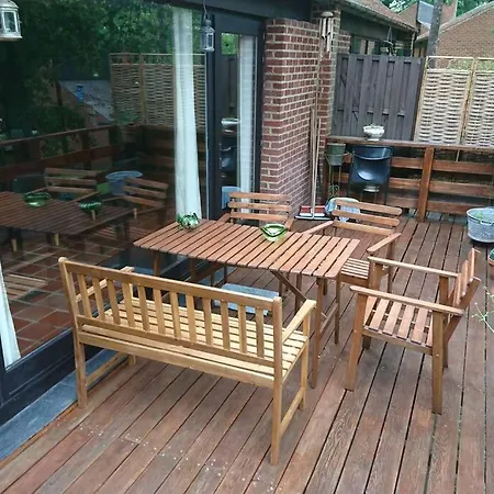 Prázdninový dům Maison Au Calme Dans Un Domaine Boise Hastiere-par-dela