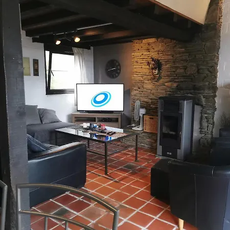 Maison Au Calme Dans Un Domaine Boise Hastiere-par-dela