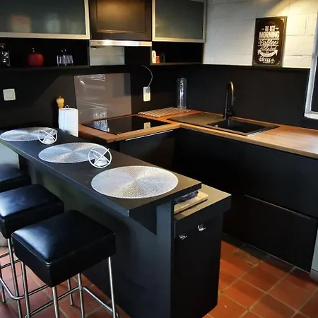 Maison Au Calme Dans Un Domaine Boise Hastiere-par-dela